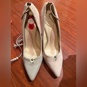 NWT Brian Atwood Beige Women's Pumps size 10